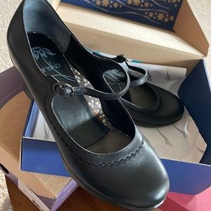 Dansko pumps size 39 black almost brand new
